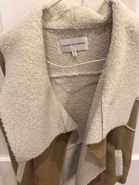 Chic vest - Picture 3 of 3